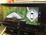 【パノラミックビューモニター】専用のカメラにより、上から見下ろしたような視点で360度クルマの周囲を確認することができます☆死角部分も確認しやすく、狭い場所での切り返しや駐車もスムーズに行えます。