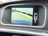 【パークアシスト・カメラ】駐車時に後方がリアルタイム映像で確認できます。大型商業施設や立体駐車場での駐車時や、夜間のバック時に大活躍!運転スキルに関わらず、今や必須となった装備のひとつです!