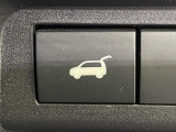 【パワーバックドア】スマートキーや運転席のボタンを押すだけでリアゲートが自動で開閉します!荷物を持っている時や、高い位置にあるバックドアを閉める際に便利な機能です♪