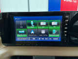 日産オリジナルディスプレイオーディオ DJ1(9インチ)Apple CarPlay/Android Auto対応。スマートフォンと連携し、普段使っているアプリを大画面で操作できます。