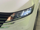 【LEDヘッドライト】悪天候や夜間走行時も良好な視界を確保し安心して運転できる高輝度LEDヘッドライトを装備!点灯速度が早く、消費電力も抑えられています。