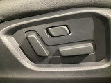 パワーシートを装備!体格や好みに応じたポジションをスムーズに調整できます。