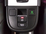 電子制御パーキングブレーキは信号待ちでも便利。いつもより運転がラクになるはずです。