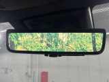 【デジタルインナーミラー】後席の大きな荷物や同乗者で後方が確認しづらい時でも安心!カメラが撮影した車両後方の映像をルームミラー内に表示。クリアな視界で状況の確認が可能です!