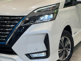 【LEDヘッドライト】悪天候や夜間走行時も良好な視界を確保し安心して運転できる高輝度LEDヘッドライトを装備!点灯速度が早く、消費電力も抑えられています。