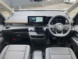 視点が高く、周りが見えやすいシート位置となっております。運転する時の眺めもいいですよ♪アームレストもあるので、長時間ドライブが楽しくなりますね!