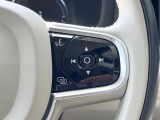 【ステアリングスイッチ】運転中、前方から目線をそらさずにオーディオ等の操作ができるよう、適切に配置されたスイッチ類。安心&快適なドライブを演出してくれる便利な機能です。