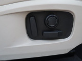 ◆パワーシート『電動パワーシートですので運転中のシート調節も安全に行えます。微調整も可能ですのであなただけのドライビングポジションを実現します。』
