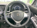インテリアに合わせたデザインのステアリングは、運転される方のことも考え、運転しやすい形状、大きさです。是非一度、実際に触ってお確かめください。