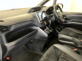 見通しのよいすっきりとした視界で、誰でも運転しやすいです。運転のしやすさは疲れにくさにも繋がりますよ♪