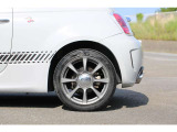 アバルト500 5MT 入庫しました!マニュアルで走りの楽しいお車です!純正アルミホイール ETC HID ソリッドグレーがおしゃれです!お気軽にお問い合わせください!