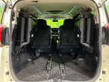 【パワーバックドア】スマートキーや運転席のボタンを押すだけでリアゲートが自動で開閉します!荷物を持っている時や、高い位置にあるバックドアを閉める際に便利な機能です♪