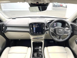 XC40B4インスクリプション入庫しました!harman/kardon高音質サウンドやメモリ機能付きパワーシートなど快適装備が盛りだくさんです!是非ご覧にお越しくださいませ。
