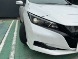 格好良いデザインのスモールランプに明るいLEDヘッドライト、悪天候でも安心のフォグランプ付です。オートライト付きで消し忘れも安心です。