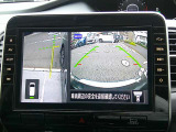 【アラウンドビューモニター】空から見下ろした映像がナビ画面にて確認可能です。駐車もラクラクですよ♪