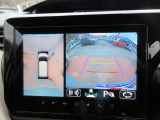 【全方位モニター】リバースに入れた際、車両全体を見渡している映像に切り替わります。また、見通しが悪い場所で便利な前方ワイド映像やすれ違いに便利な助手席側ワイド映像など切り替えが出来ますよ♪