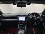 スポーツモデルでありながら高級感もあってカッコいい内装です。