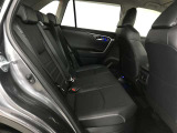 ゆとりある広々とした車内空間は、ドライブを始め買い物やレジャーなど、幅広く活躍します。一人でもみんなとでもお出かけを楽しみましょう!