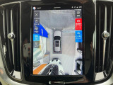 【360&deg;ビューカメラ】4台の高解像度カメラで360度の鳥瞰図を表示。隣の車や壁、死角にある障害物などを画面で確認できるため、狭いスペースでの駐車・出入りも安心です。