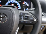 レーダークルーズコントロール(全車速追従機能付)付きです。車速に応じて追従支援してくれるので、ロングドライブも快適です。詳細は販売店スタッフまでおたずねください。