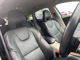 運転席シート廻りは使用感も少なく、良好な状態となっています。前オーナー様が丁寧に使っていたことがよくわかりますね。