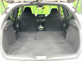 普段のお買い物や通勤、送迎等に十分な荷室スペースを確保しております。セカンドシートを倒すと、大きな荷物の積載も可能です♪