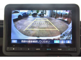 バックカメラが装備されており、後方の安全確認はもちろんのこと狭い場所での駐車や雨の日・夜間など視界の悪いコンディションでのストレスの軽減にもなります!