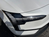 【LEDヘッドライト】ハイビームを先行車や対向車にあてず、その両サイドではハイビーム照射を維持。見える範囲が段違いに広くなりました。北欧神話に登場するトールハンマーをモチーフにデザイン。