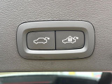 【パワーバックドア】スマートキーや運転席のボタンを押すだけでリアゲートが自動で開閉します!荷物を持っている時や、高い位置にあるバックドアを閉める際に便利な機能です。