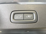 【パワーバックドア】スマートキーや運転席のボタンを押すだけでリアゲートが自動で開閉します!荷物を持っている時や、高い位置にあるバックドアを閉める際に便利な機能です。