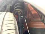 お車を安心してお乗りいただく為には、足回りの定期点検が欠かせません。サービスサポート(有償保証)では無料点検もご提供しており、安心のカーライフをお過ごしいただけるサポート体制が整っています。
