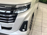 【LEDヘッドライト】悪天候や夜間走行時も良好な視界を確保し安心して運転できる高輝度LEDヘッドライトを装備!点灯速度が早く、消費電力も抑えられています。