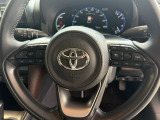 【ステアリングスイッチ】が付いており運転中に前方から目線をそらすことなくオーディオ等の操作が可能なので安心・快適にカーライフをお楽しみいただけます。