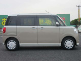 後部座席は両側電動スライドドアなので狭い駐車場でもお手軽に開閉可能!!乗り降りも安心です!!