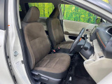 運転席シート廻りは使用感も少なく、良好な状態となっています。前オーナー様が丁寧に使っていたことがよくわかりますね。