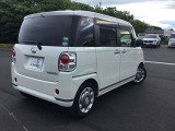 バックカメラはもちろん、マルチビュー付きで駐車も安心!
