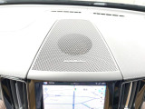 【harman kardon】ハーマンカードンのHi-Fiスペシャリストと共に、モデル別に開発・設計された専用チューニングが臨場感溢れる音響空間を実現しています。