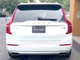 当店の認定中古車(VOLVO APPROVED CAR)はメーカー基準の車齢・走行に応じた内外装・機関の176項目もの項目に厳密な点検を実施。すべての基準を満たした自信を持ってお届けする中古車です。