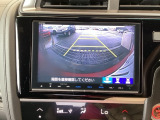 バックも安心のバックカメラ付いています。バックカメラがあると、いつでも安全にバックできますね。死角も減ります。