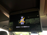 【フリップダウンモニター】大画面モニターで後席でもエンタメをお楽しみいただけます。小さなお子様にも大人気の装備です♪