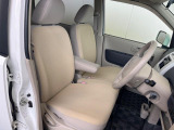 運転席シート廻りは使用感も少なく、良好な状態となっています。前オーナー様が丁寧に使っていたことがよくわかりますね。