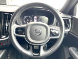 【ステアリングスイッチ】運転中、前方から目線をそらさずにオーディオ等の操作ができるよう、適切に配置されたスイッチ類。安心&快適なドライブを演出してくれる便利な機能です。