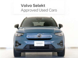 多彩な毎日を楽しむあなたへ。 知性、多用途性、そして際立つ個性。電力だけで走るコンパクト・シティSUV、XC40 Rechargeです。