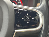 【ステアリングスイッチ】運転中、前方から目線をそらさずにオーディオ等の操作ができるよう、適切に配置されたスイッチ類。安心&快適なドライブを演出してくれる便利な機能です。