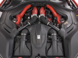 600馬力(カタログ値)を発揮する3.9L・V8ツインターボエンジンをフロントに搭載しております。