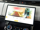 【3Dサラウンドカメラ】は狭い場所でも安心して駐車できるようにサポート。タッチスクリーンの表示と音で障害物との距離を確認できます。車幅感覚に慣れていない方や駐車の苦手な方には必見の装備といえます♪