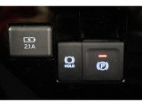 給電用のUSBポートが装備されています。iPhoneやスマートフォンの充電など、車内にあると便利なアイテムのひとつですね!