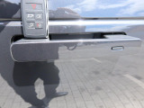 【キーレスエントリー】バッグやポケットからキーを取り出すことなく車にアクセスして、ロックとアラームを設定できます。 毎日の利便性をさらに高める機能です。
