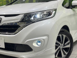 【LEDヘッドライト】悪天候や夜間走行時も良好な視界を確保し安心して運転できる高輝度LEDヘッドライトを装備!点灯速度が早く、消費電力も抑えられています。