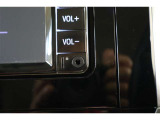 スマートフォンやiPodに入れた音楽を楽しめるAUXを装備しています。AUXは直接カーオーディオに接続できるため、Bluetoothなどよりも高音質な音楽が楽しめます。